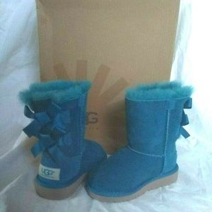 New Girls UGG Bailey Bow Size 8 Peacock